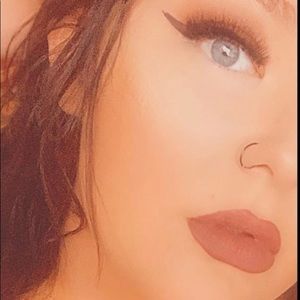 Meet your Posher, Leigha